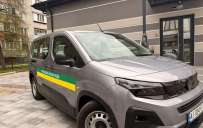 Солидарность громад: Буча передала Славянску автомобиль для социальных нужд