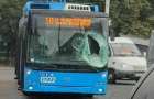У Краматорську колесо від легкового авто влетіло в тролейбус і ледь не вбило водія