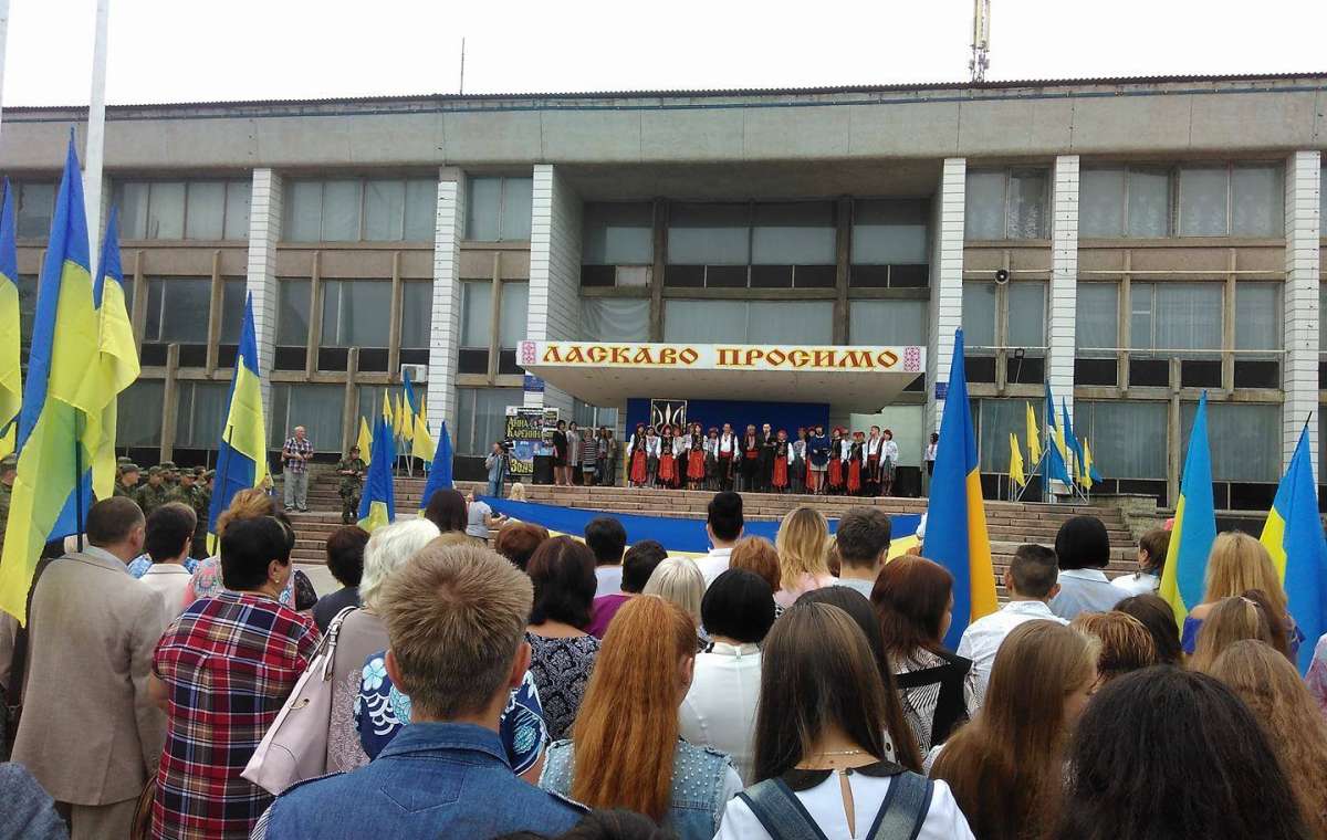 День флага в Константиновке: Закладка капсулы времени и открытие памятного знака