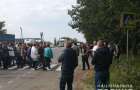 Трассу в Николаевской области перекрыли 200 человек протестующих