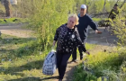 Із Костянтинівки продовжують виходити цивільні: їх зустрічають волонтери