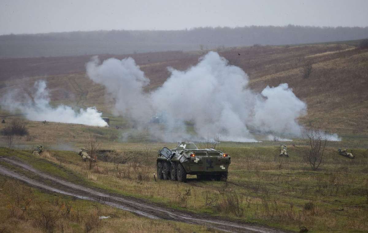 Зеленский во время поездки на Донбасс заявил о начале пути к прекращению войны