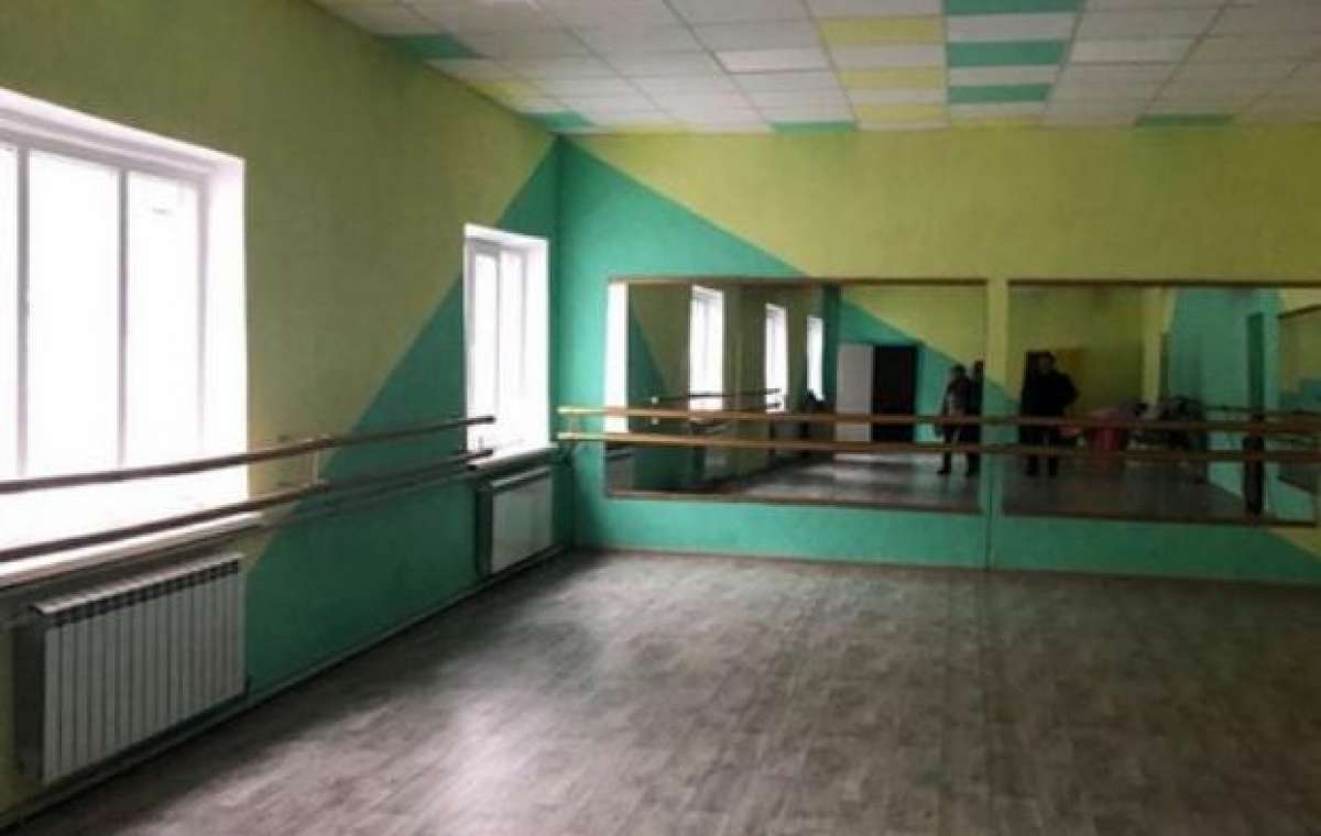 В Курахово привели в порядок танцевальный зал и начали ремонт молодежного центра
