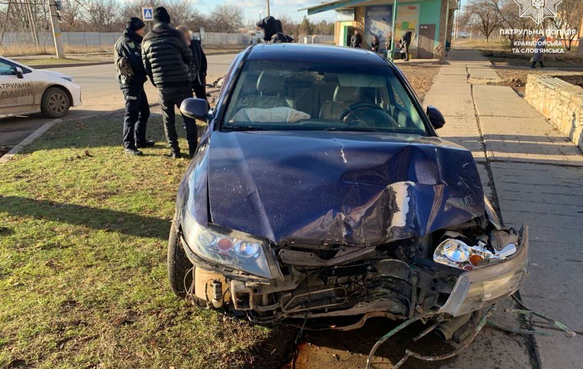 В Краматорске водитель "Хонды" под наркотиками "влетел" в остановку