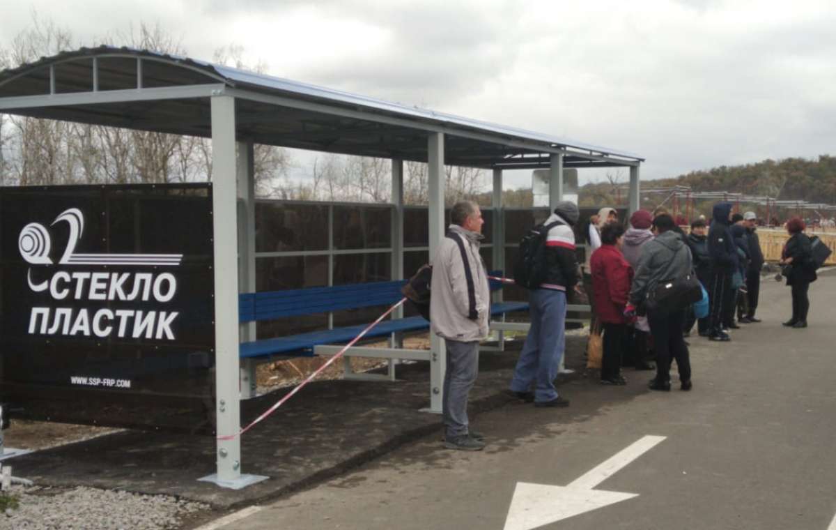 В районе разрушенного моста на Луганщине установили автобусную остановку