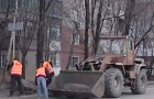 Коммунальщики Покровска пытаются убрать гранотсев с городских улиц