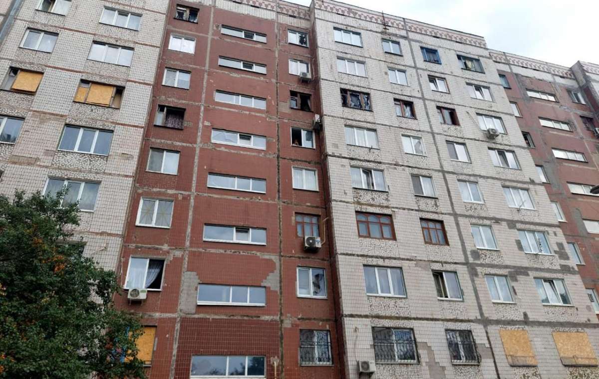 Сьогодні вдень росіяни вдарили по багатоповерхівці у Краматорську, серед поранених — дитина