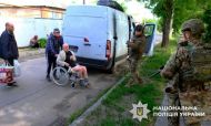 «Снаряд пробил дом до самого подвала»: «Белые ангелы» эвакуировали шестерых жителей Николаевки