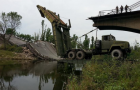 В Семеновке начали восстанавливать разрушенный во время АТО мост