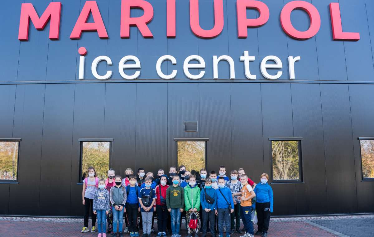 Благотворители организовали экскурсию для мариупольских школьников на Mariupol Ice Center