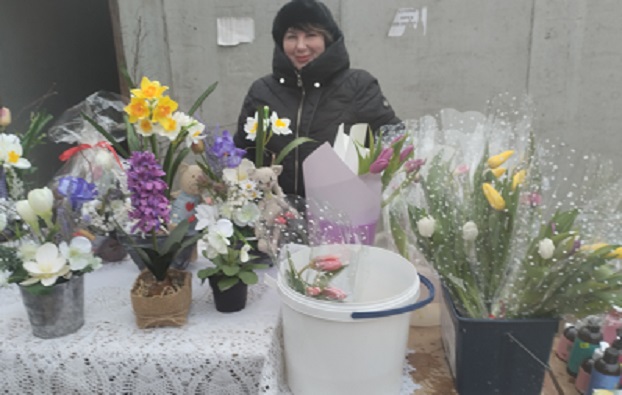 Хто і за скільки купує сьогодні живі квіти у Костянтинівці