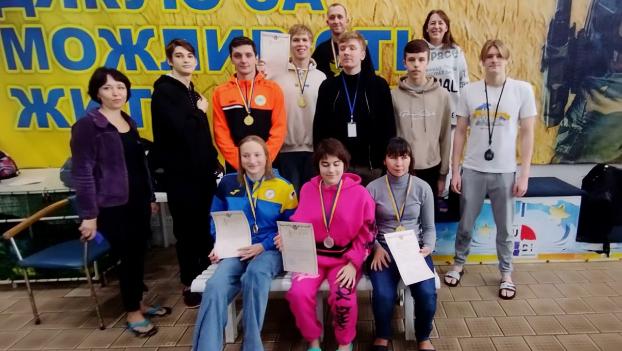 Десятки медалей привезуть додому плавці Донеччини