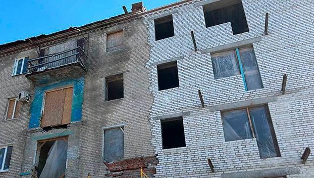 В Славянске и Краматорске восстанавливают разрушенные ракетами многоэтажки